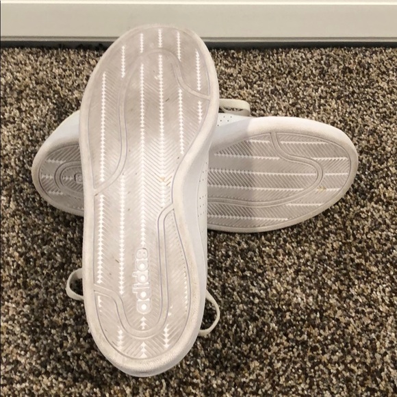 Nearly new all white adidas - Picture 4 of 5